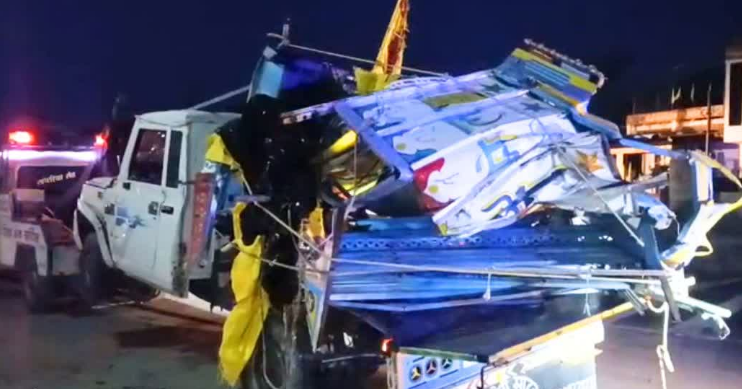 दौसा में भीषण सड़क हादसा: पिकअप और कंटेनर की टक्कर में 11 लोगों की मौत