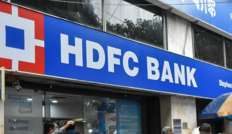 HDFC बैंक ने नए बचत खातों के लिए न्यूनतम बैलेंस बढ़ाकर ₹25,000 किया, नहीं रखने पर लगेगा जुर्माना