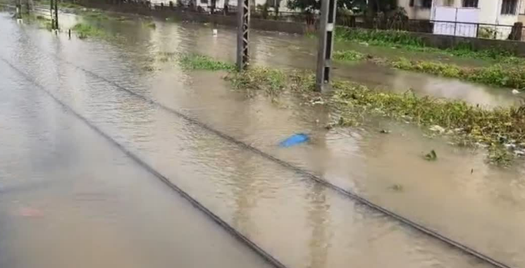 मुंबई में मूसलाधार बारिश का कहर, विक्रोली में भूस्खलन से दो की मौत