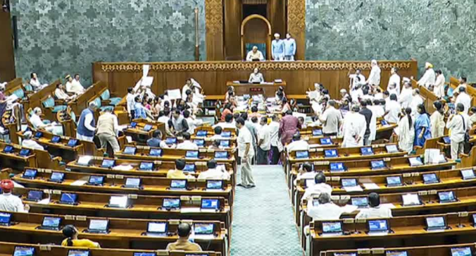 संसद का मॉनसून सत्र: विपक्षी हंगामे के बीच लोकसभा की कार्यवाही फिर शुरू