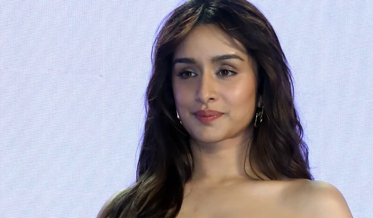 क्या श्रद्धा कपूर का लिंक्डइन अकाउंट फेक है? ‘स्त्री’ ने मजेदार अंदाज में मांगी मदद