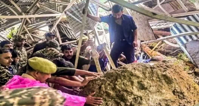 जम्मू-कश्मीर में बारिश-भूस्खलन का कहर: 30 की मौत, वैष्णो देवी यात्रा स्थगित, स्कूल बंद