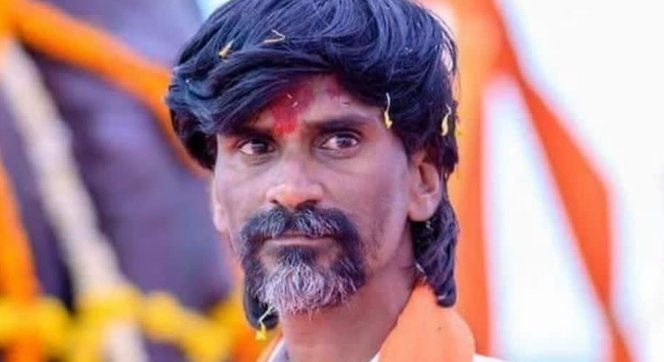 मराठा समाज को ओबीसी आरक्षण की मांग को लेकर आजाद मैदान में जुटी भारी भीड़