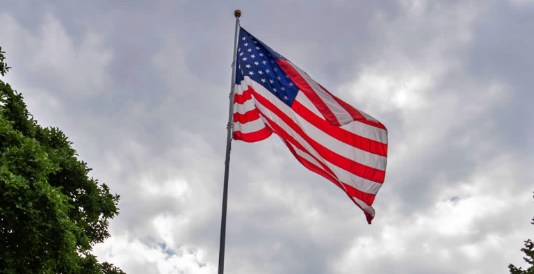 अमेरिका में ‘वीजा अवधि’ ‘लांघी’ तो ‘भरने होंगे’ ‘15,000 डॉलर’ तक के ‘बॉन्ड’, क्या ‘बढ़ेगी’ ‘भारतीयों’ की ‘मुश्किलें’?