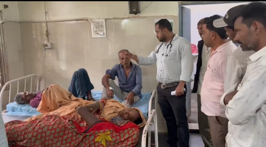 ऑटो पलटने से 11 लोग घायल, 2 गंभीर 