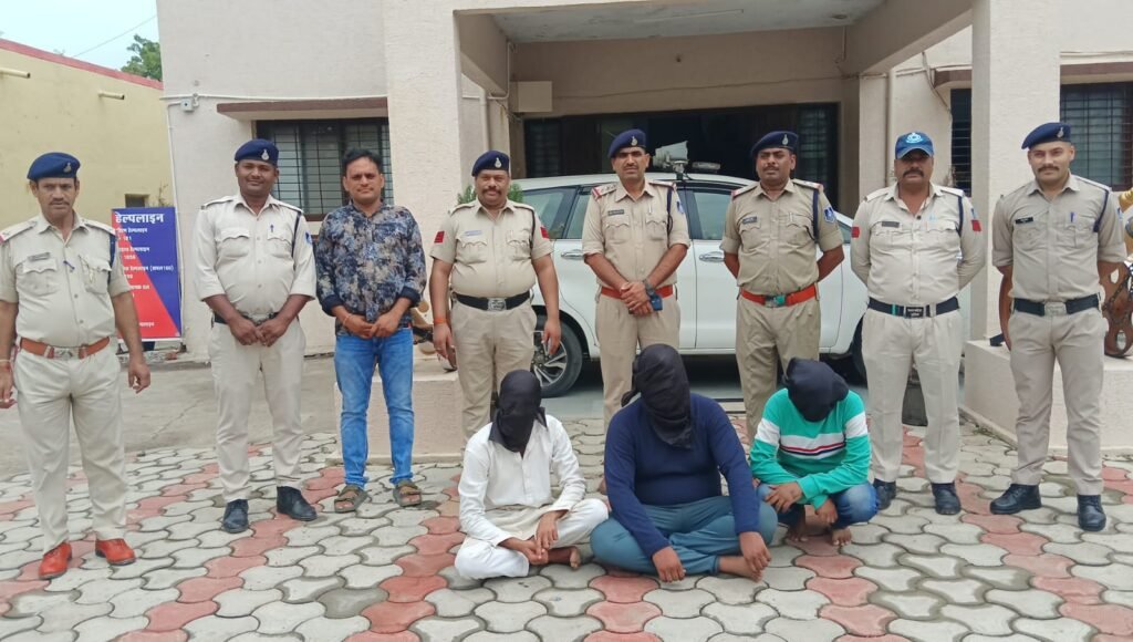 बैंक प्रबंधक की मिलीभगत से लाखों का केसीसी घोटाला, बैंक के पूर्व प्रबंधक सहित तीन हिरासत में