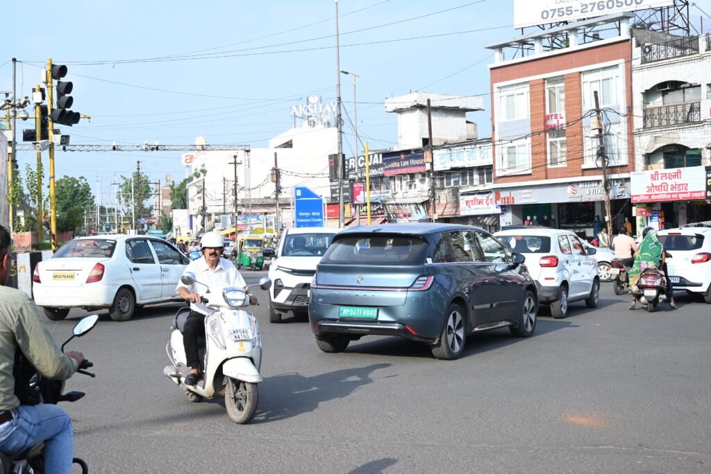भोपाल की सड़कों पर रेड लाइट जंपिंग बनी परेशानी का सबब