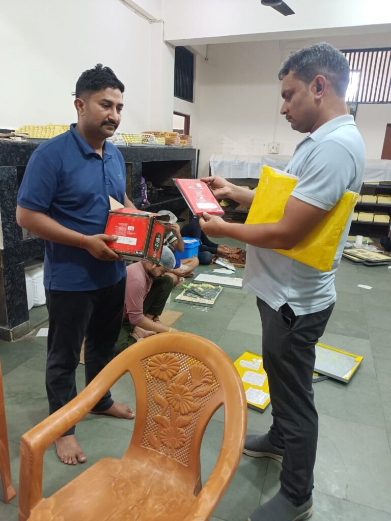 मिठाई दुकानों से जांच के लिए गए सेंपल