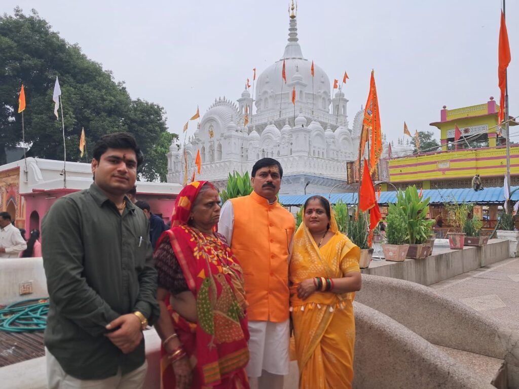 बांदकपुर में मंत्री लोधी ने भोलेनाथ का किया अभिषेक