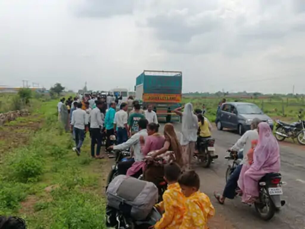 बहन को लाने गए मामा-भांजे की सडक़ हादसे में मौत