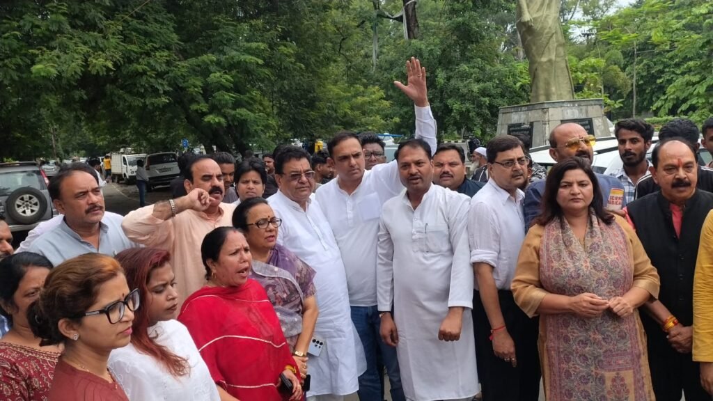 लोकतंत्र की रक्षा के लिए कांग्रेस का विरोध प्रदर्शन