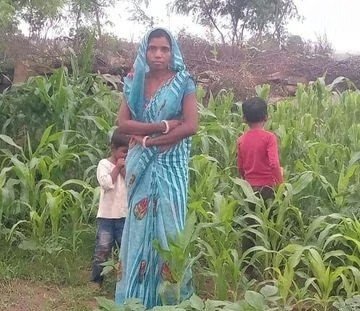 घर में सो रही मां और दो बेटों को सांप ने डसा:तीनों की मौत