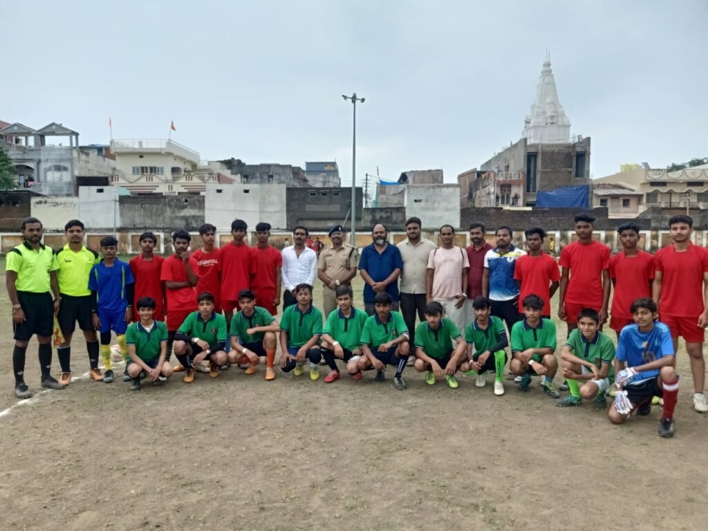 इंटर स्कूल फुटबॉल टूर्नामेंट का शुभारंभ, 15 को होगा खिताबी मुकाबला