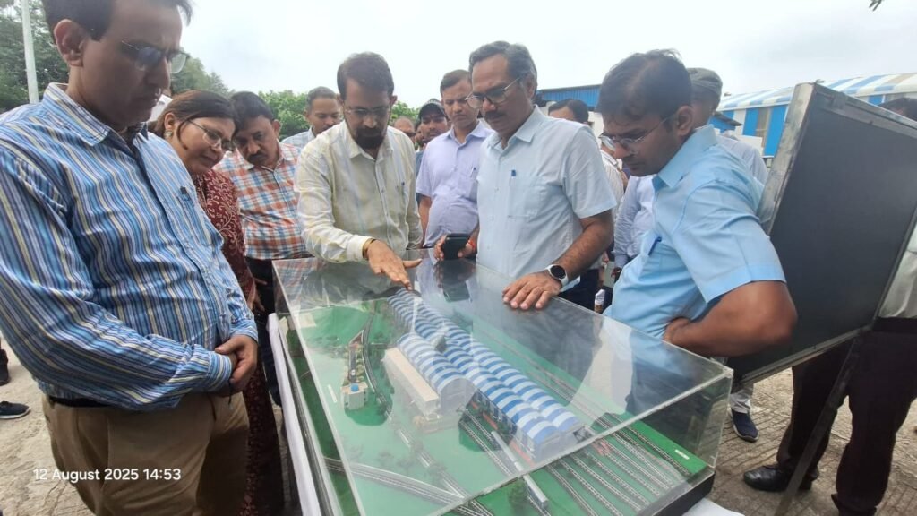 DRM ने RKMP से बीना रेलखंड का किया निरीक्षण 