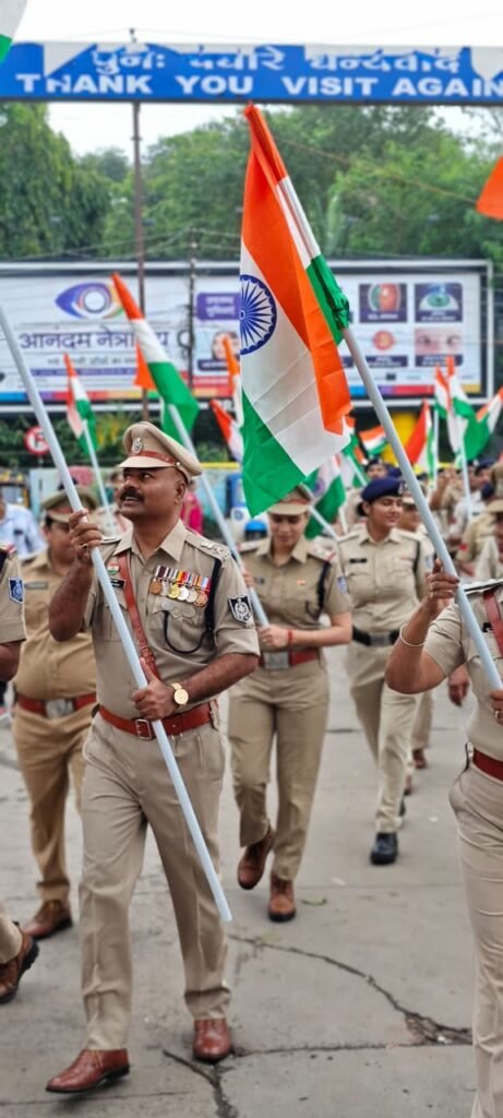 रेलवे पुलिस यूनिट इंदौर में तिरंगे के साथ मनाया देशभक्ति का जश्न