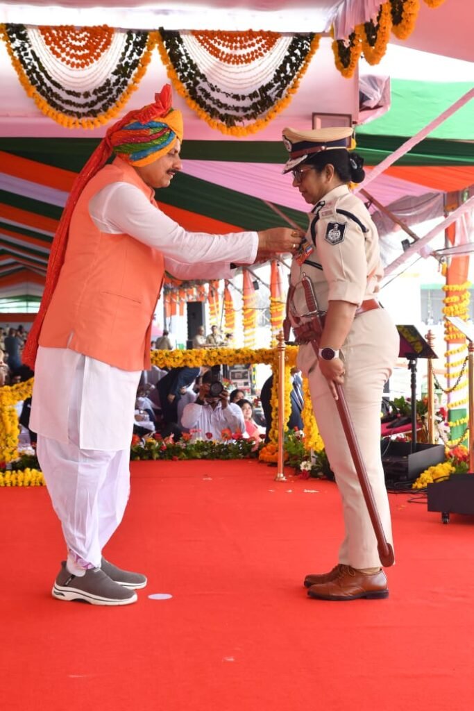 IG हिमानी खन्ना विशिष्ट सेवा हेतु राष्ट्रपति पुलिस पदक से सम्मानित