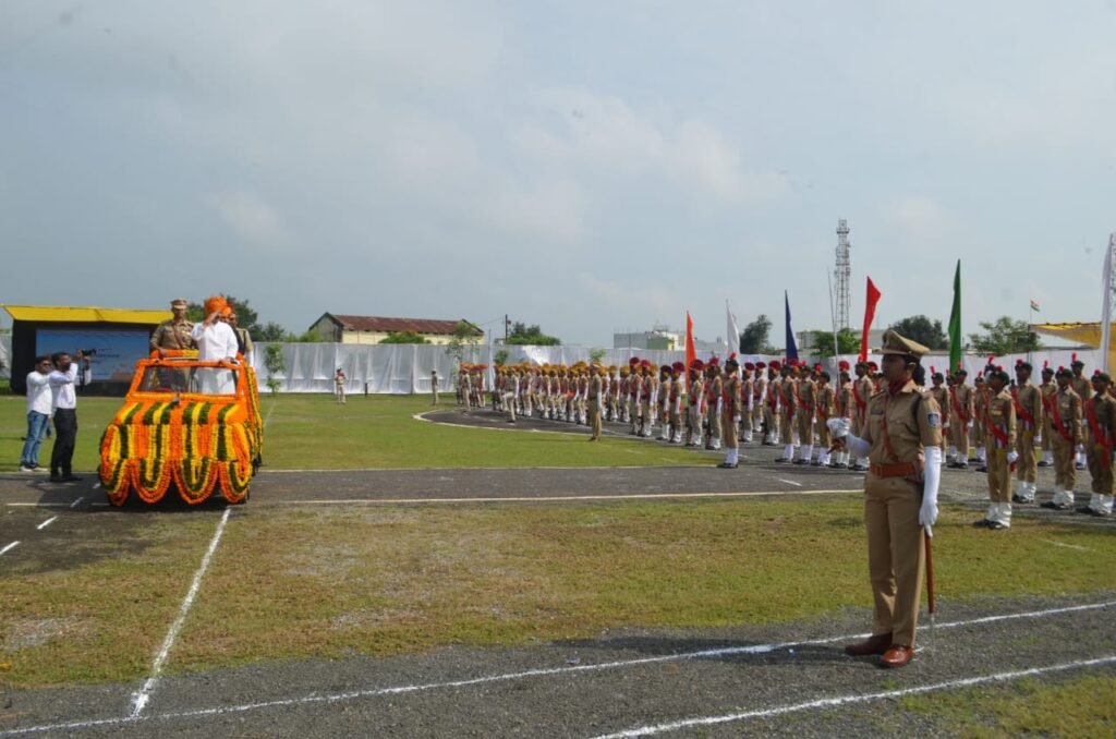 धूमधाम से मना स्वतंत्रता दिवस, प्रभारी मंत्री ने किया ध्वजारोहण