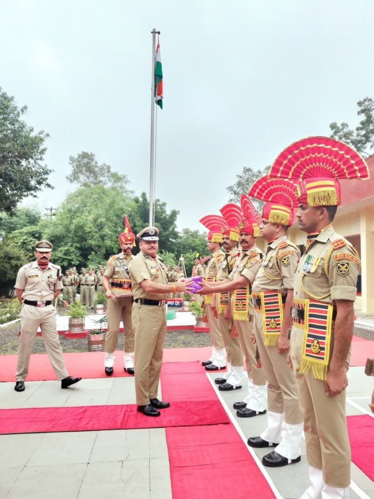 सीमा सुरक्षा बल कैंपस में स्वतंत्रता दिवस पर ध्वजारोहण