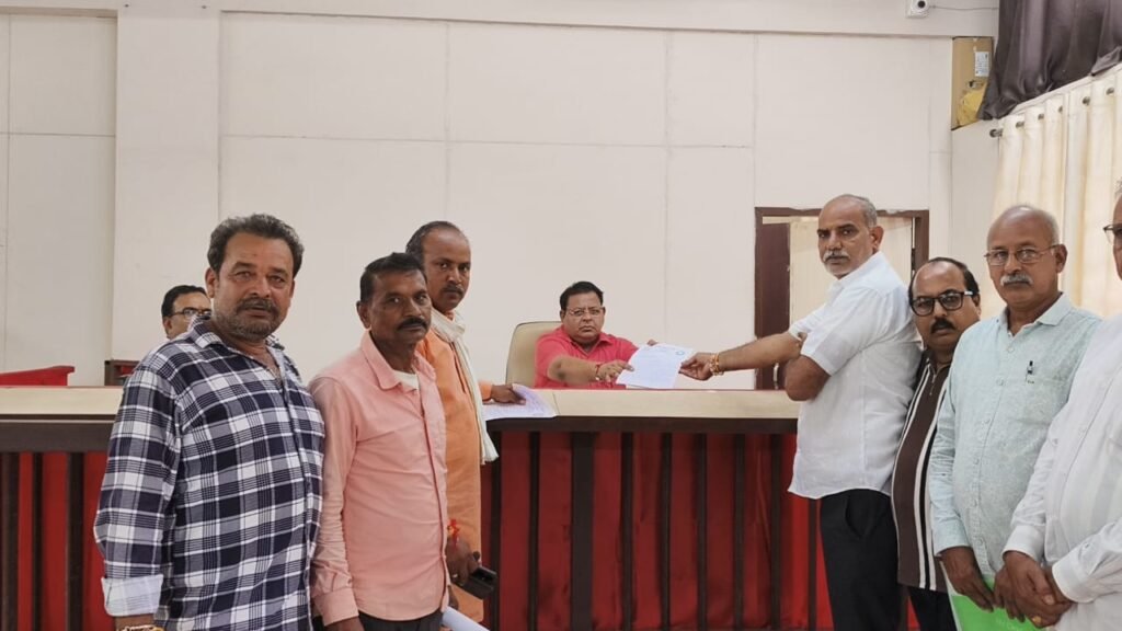 किसानों की समस्या पर भारतीय किसान यूनियन ने CM को संबोधित ज्ञापन कलेक्टर को सौंपा