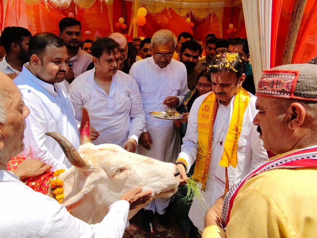 उप मुख्यमंत्री ने लक्ष्मणबाग गौशाला में किया गौपूजन