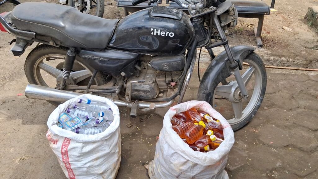 दो शराब तस्कर पकड़ाए 