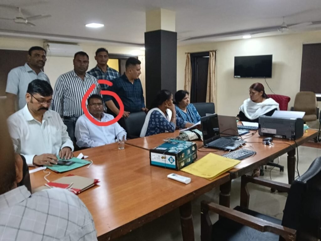 सहायक ग्रेड-1 रिश्वत लेते रंगे हाथ गिरफ्तार