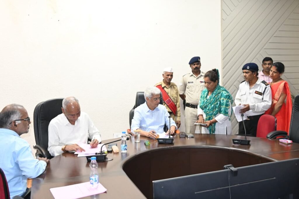 जनसुनवाई में आये 172 आवेदन