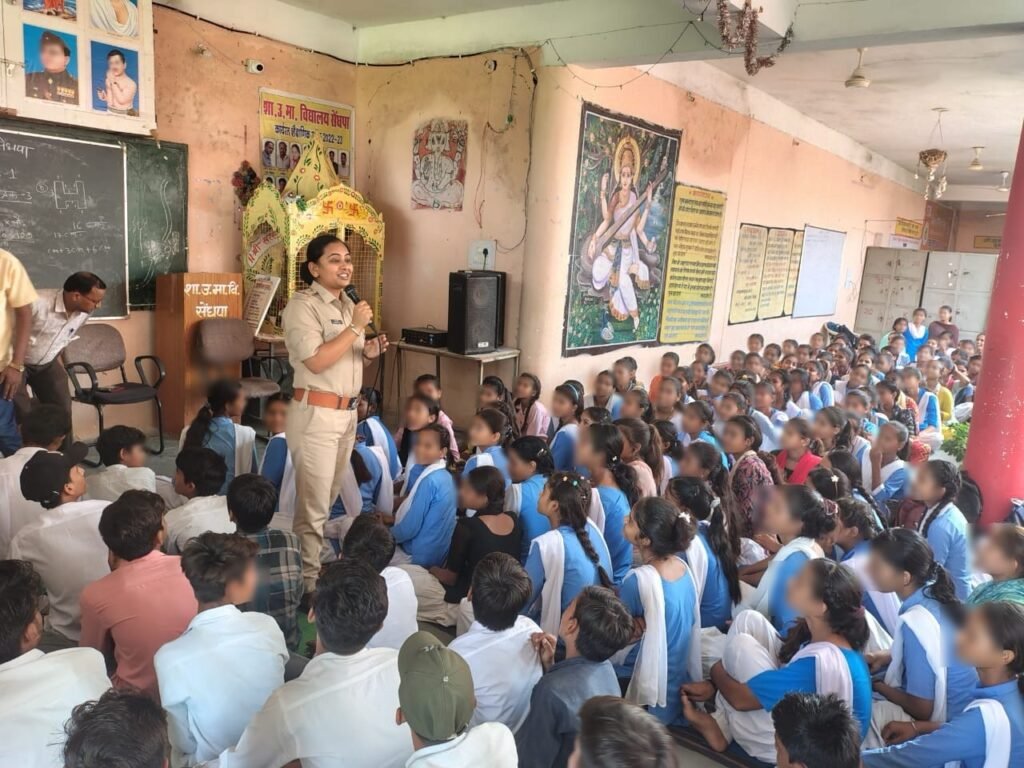 बेटी की शिकायत पेटी अभियान: छात्राओं से संवाद कर पुलिस ने सुझाव लिए