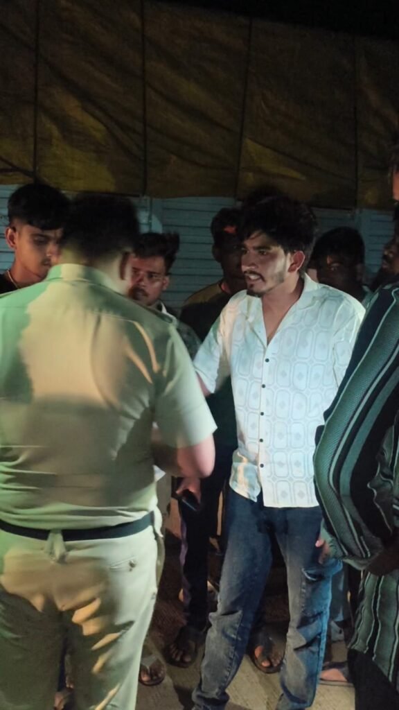 ट्रक चालक ने 10 किलोमीटर तक घसीटकर ली गाय की जान, चालक फरार