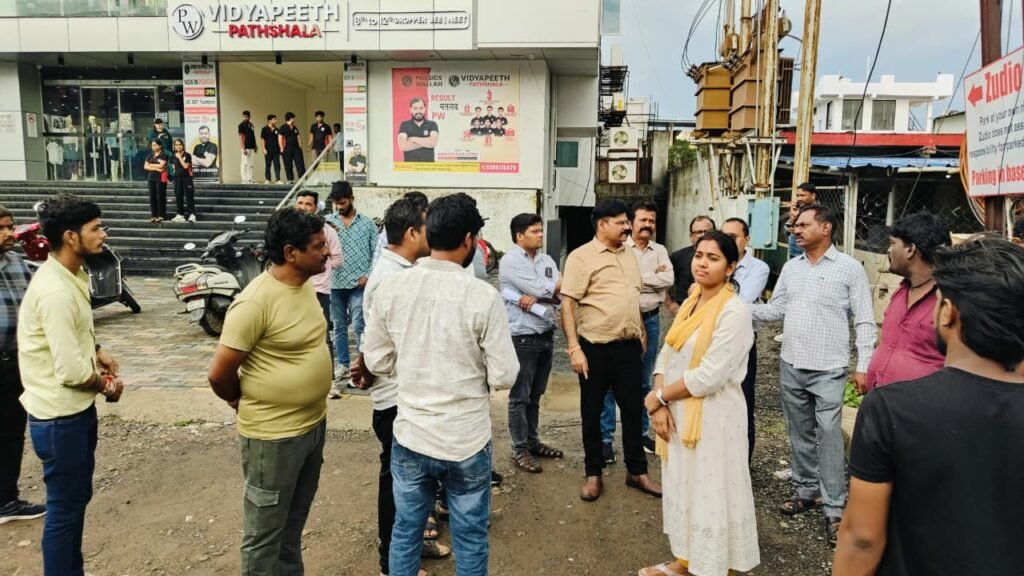 सुगम और सुचारू यातायात के लिए शो रूम संचालकों को चेतावनी