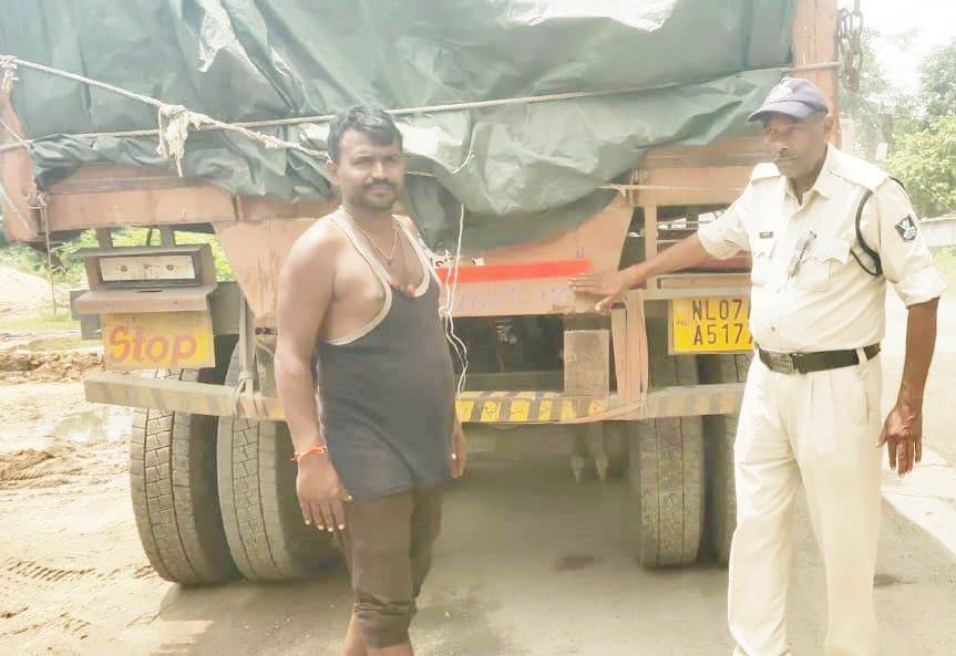 RTO चेक प्वाइंट ने 1 लाख 80 हजार रूपये का वसूला जुर्माना 