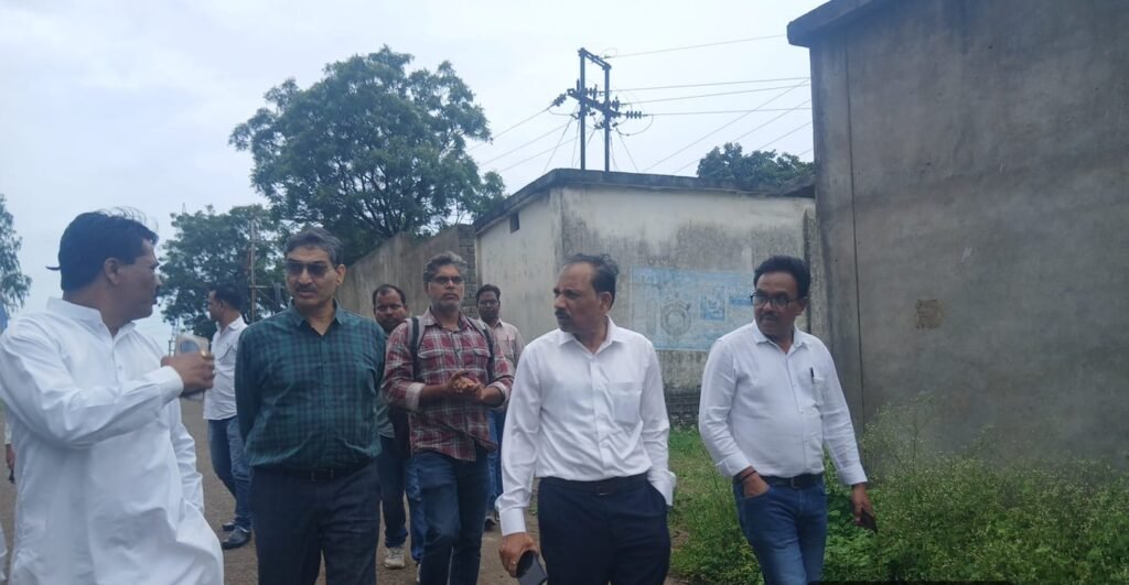 संयुक्त संचालक नगरीय प्रशासन ने किया निर्माण कार्यों का निरीक्षण