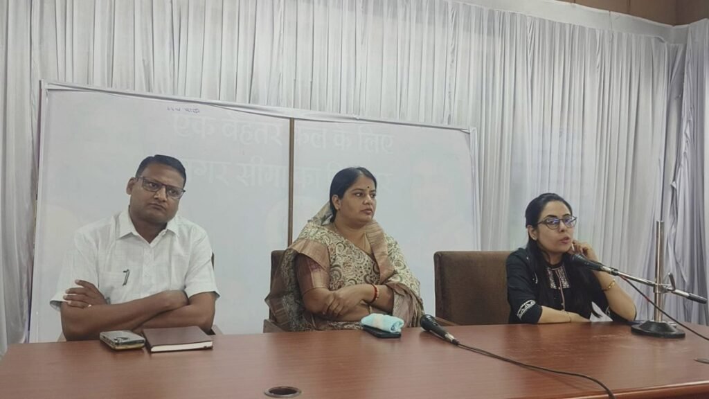 गणेश उत्सव: सडक़ों के गड्ढे भरें, बिजली के तार उठाएं,अत्यावश्यक सुविधाएं भी दें