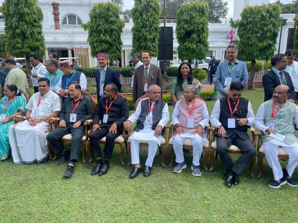 लोकतंत्र हमारी जीवन परंपरा और आत्मा 