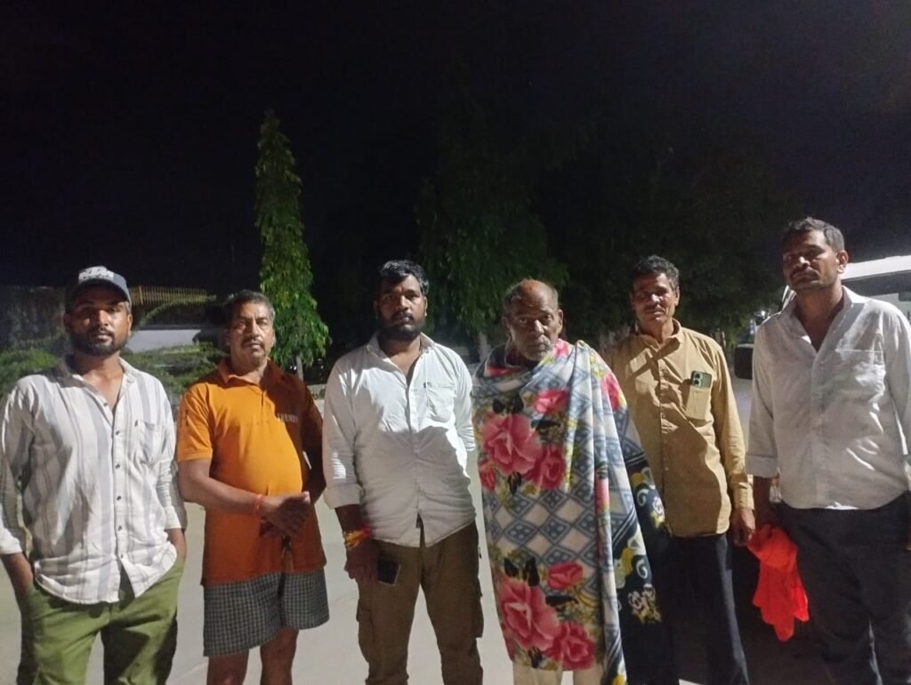 मानवता की मिसाल : किराना संचालक ने गुमशुदा बुजुर्ग को दिलाया परिजनों का सहारा