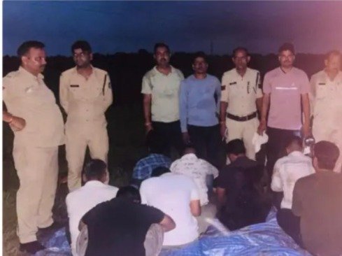 जुआरी छोडऩे और आरक्षक को धमकाने के आरोप में दो एएसआई निलंबित