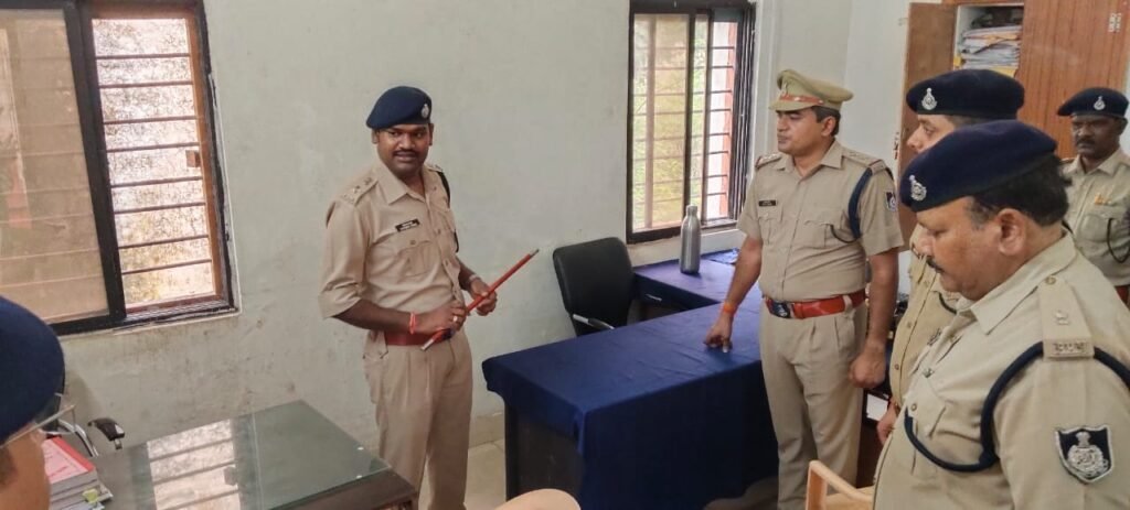 एसपी वर्मा ने थाना अमिलिया का किया वार्षिक निरीक्षण