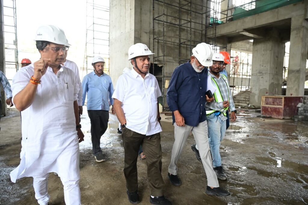 खण्डेलवाल ने किया निर्माणाधीन कार्यालय का निरीक्षण