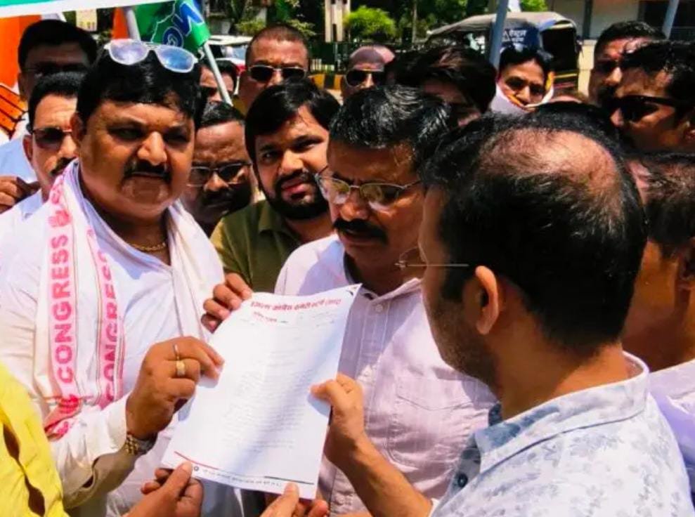 ओबीसी आरक्षण और मतदाता सूची को लेकर कांग्रेस ने सौंपा ज्ञापन