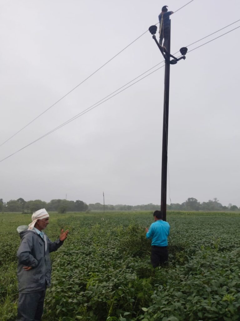 रात भर अंधेरे में रहे 50 गांव आकाशीय बिजली से 33 केवी लाइन का इंसुलेटर ब्लास्ट