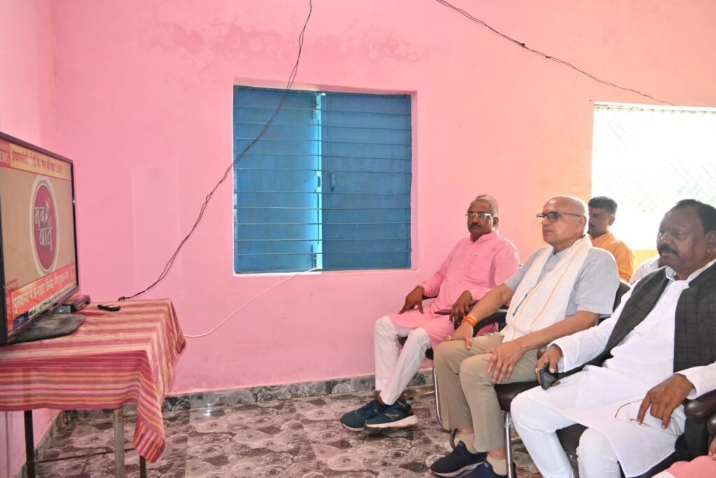 सीधी सांसद ने धौहनी विधानसभा में कार्यकर्ताओं के साथ पीएम के मन की बात कार्यक्रम सुना
