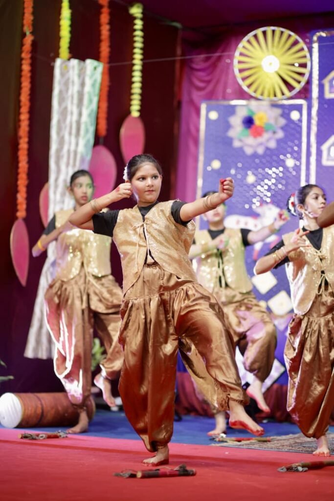 वात्सल्य गणपति मंच पर नन्हें-मुन्नों की प्रस्तुतियों ने मोहा मन