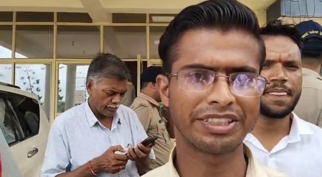 अस्पताल का विवाद गहराया: डॉक्टरों पर कार्रवाई की मांग