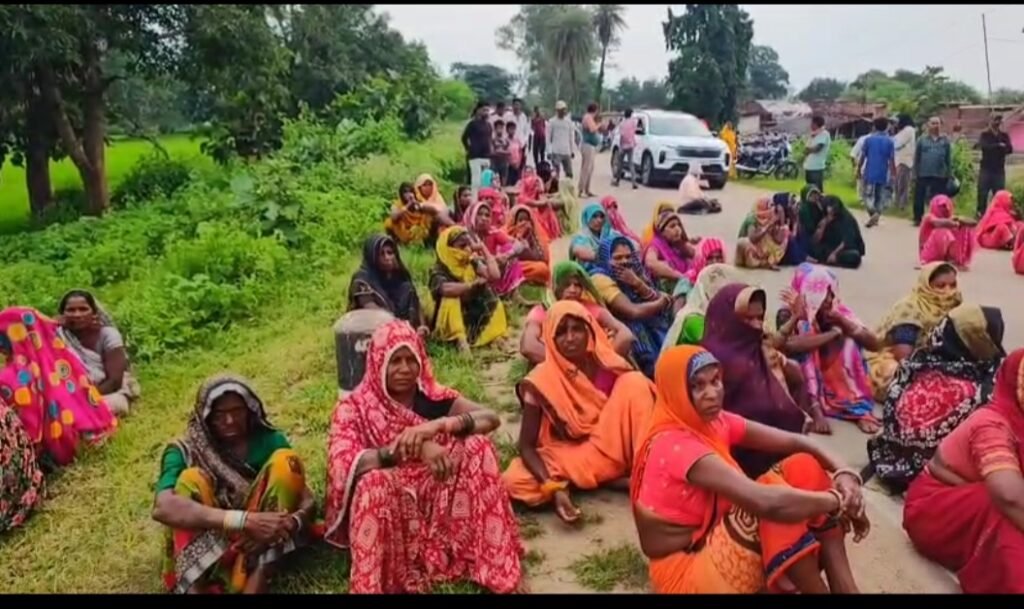 जामुड़ी में युवक की रहस्यमय मौत, परिजनों ने शव रखकर किया मार्ग जाम