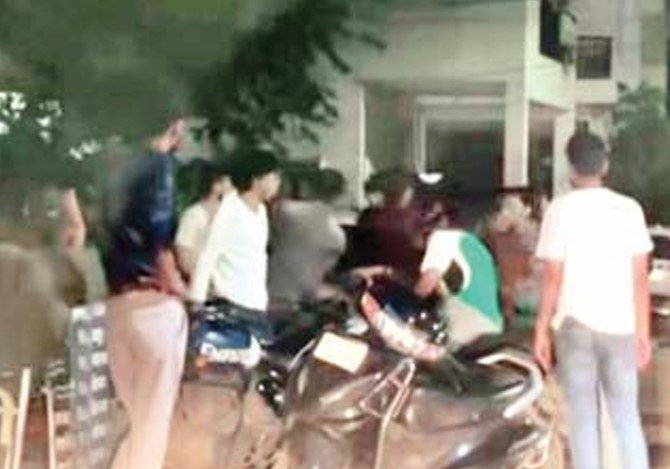 विष्णुपुरी में देर रात छात्रों का हंगामा, पुलिस पर लापरवाही के आरोप