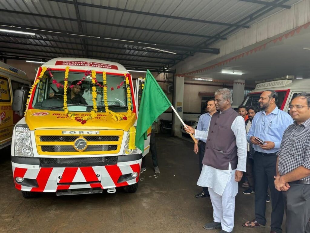 जिला अस्पताल को मिली दो शव वाहनों की सौगात