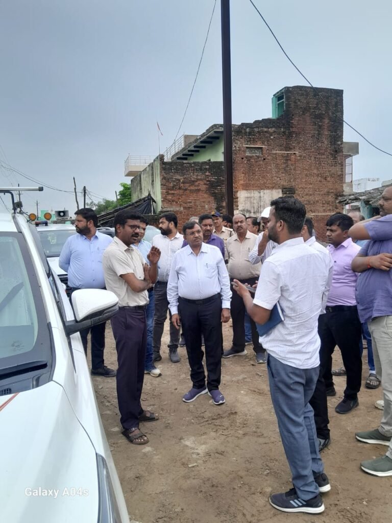 चित्रकूट विकास कार्यों की कमिश्नर ने की समीक्षा