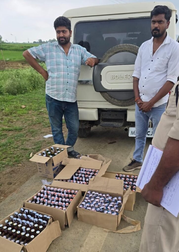 अवैध शराब के साथ दो गिरफ्तार, ई-रिक्शा और बोलेरो जब्त