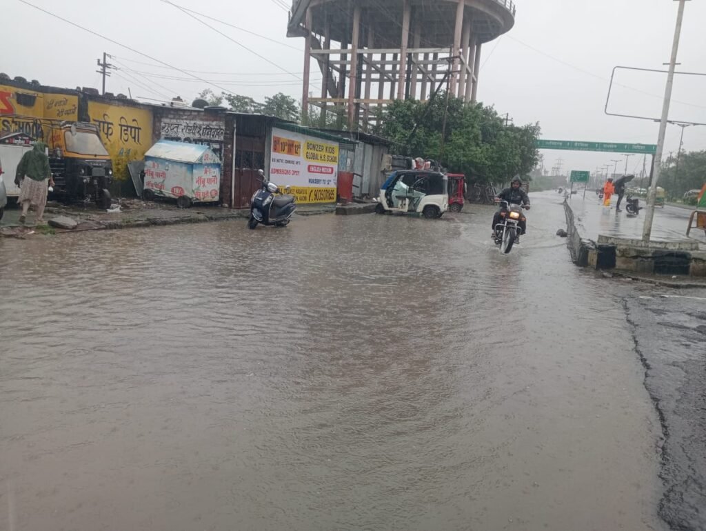 MP Weather Alert: 40 जिलों में बारिश का आसार, 40 Km की रफ्तार से चलेगी हवा