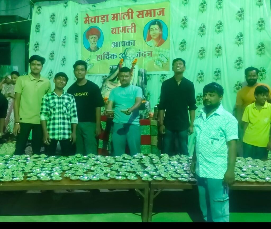 सावन: बागली में निकली झांकी श्रद्धालुओं को खिलाया फलीहारी  प्रसाद